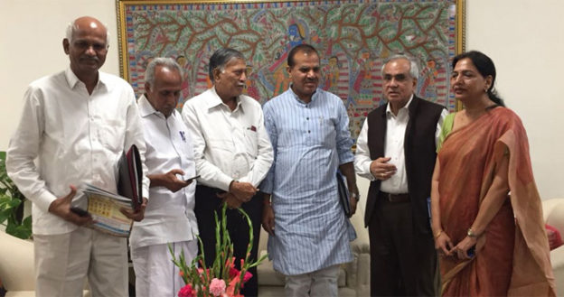 Co-op comes Centre stage: Sah Bharati officials meet Niti Aayog VC ...